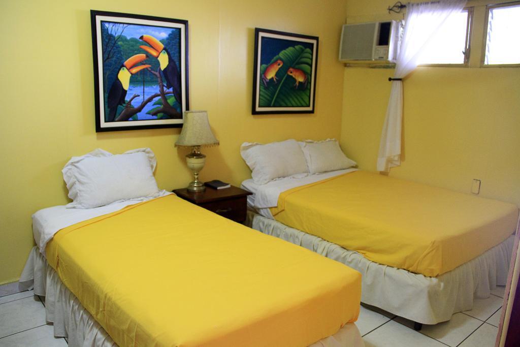 Hotel Y Apartments Los Cisneros Managua Room photo